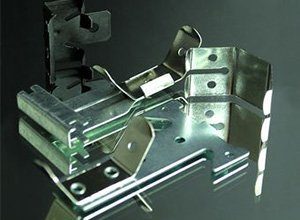 Metal accessories for false ceilings and universal suspensions